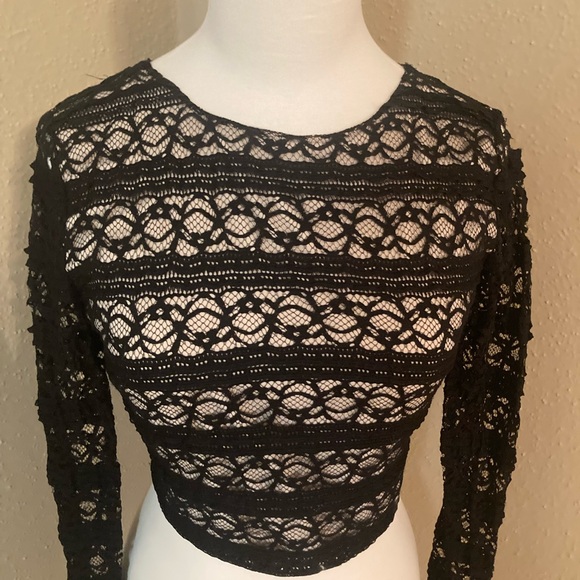 ALICE and OLIVIA Black Lace Top - Picture 2 of 8